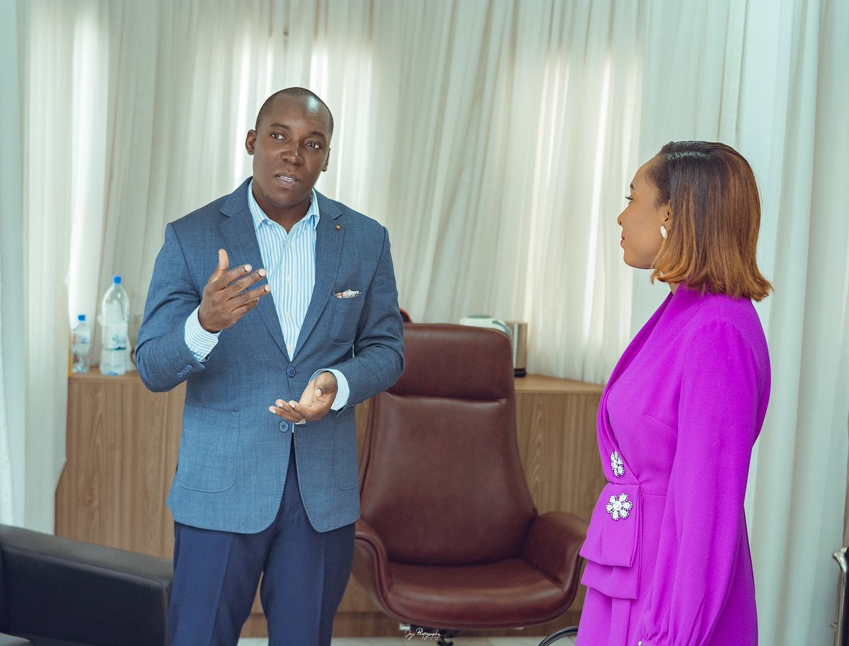 kmnatchaba's tweet photo. Content d'avoir pu échanger vendredi dernier avec Mme @seforaKodjo autour des initiatives qu'elle prends avec son équipe de #Sephis pour encourager les entrepreneurs. Merci à @GuezereMedewe pour la facilitation.
#convergencedesinitiatives https://t.co/4mpWFNajW3