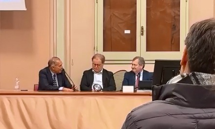 PoderJudicialPY's tweet photo. 🔴El ministro de la CSJ, Dr. Eugenio Jiménez Rolón, en calidad de post-doctor honorario por la Universidad de Bolonia, realizó una conferencia a los cursantes de postgrado de la misma en materia de Derecho Constitucional. https://t.co/mMlZQy5yA6