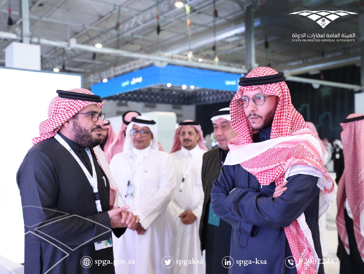 SpgaKsa's tweet photo. سمو محافظ @gov_taif الأمير سعود بن نهار بن سعود، يزور جناح الهيئة في ملتقى الاستثمار البلدي #فرص، ويطلع على أدوارها ومهامها الاستراتيجية. https://t.co/w0g4ObvtmA