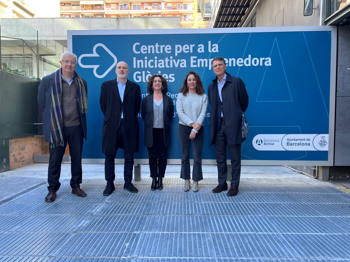 barcelonactiva's tweet photo. 🔴Rebem visita de @CdEconomia!
Jaume Guardiola i Miquel Nadal, president i director del Cercle d'Economia coneixen els espais de #Porta22, #IncubadoraGlòries, #Mediatic i #BIWD.
🔛@felixortega, @africa_cardona, @baro_jaume i @montsebasora els expliquen els programes i serveis. https://t.co/1wPd10tJl6