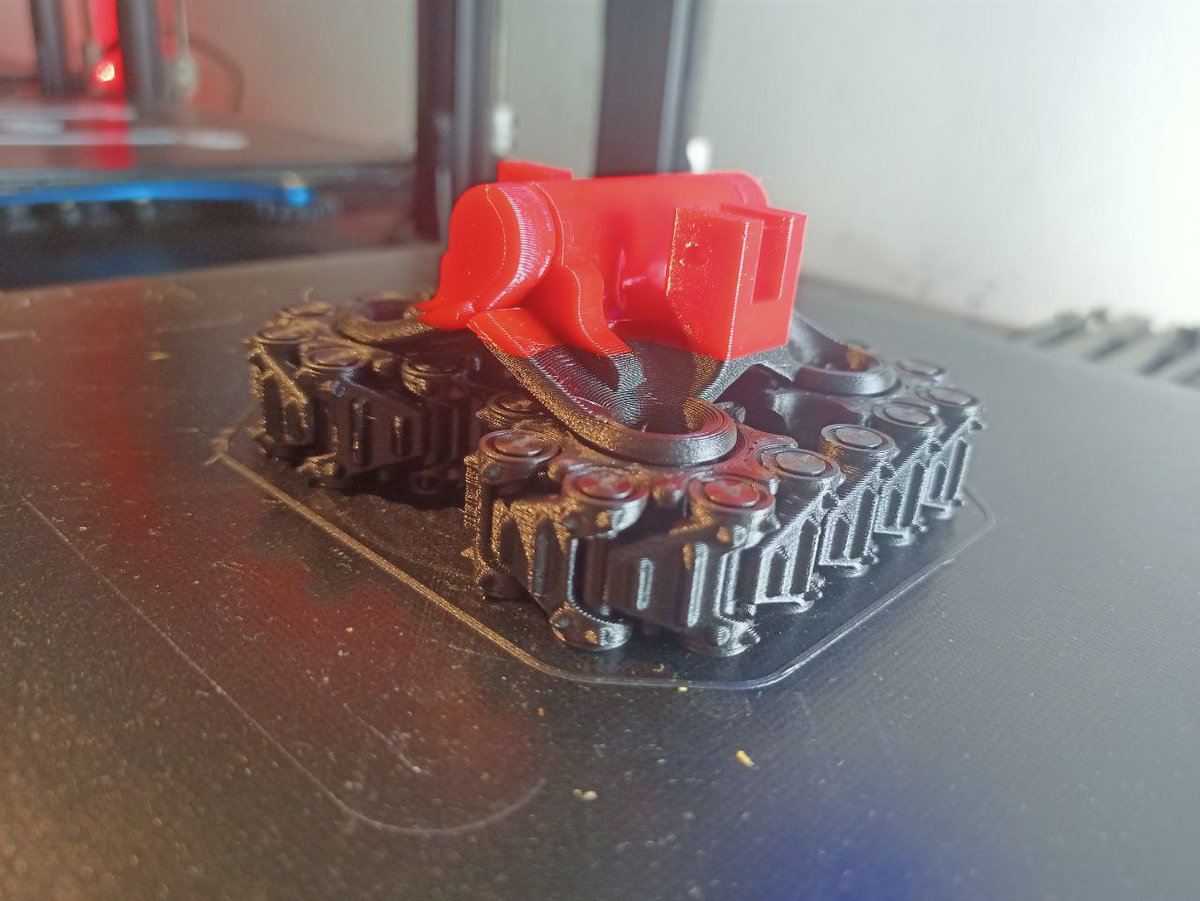 3dHonza's tweet photo. Good morning everybody
#PiPBOT 1.1 Still ๐ฅ waiting for color reveal and photoshoot for release.
I woke up to see last bits of filament (CarbonPETG) So in last few seconds I added red PETG. I'v seen people posting multicolor versions printed like this.
Fantastic idea guys!!! https://t.co/MkoD2Xnusp