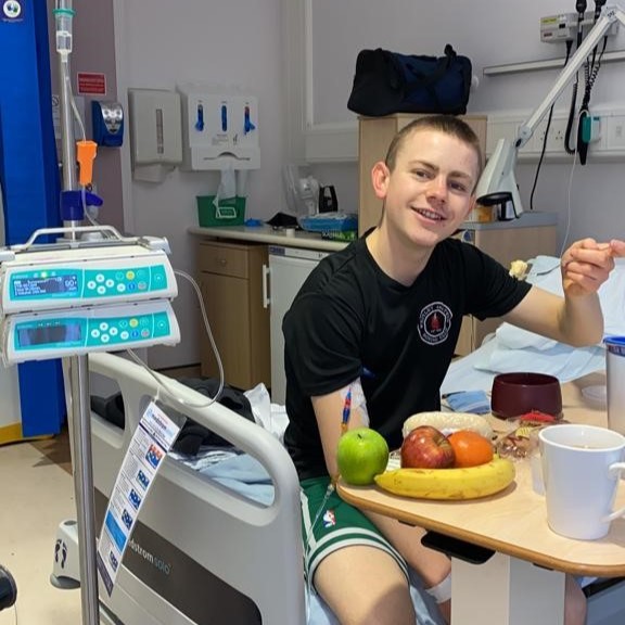 AnthonyNolan's tweet image. 🚨 URGENT – REUBEN NEEDS YOUR HELP 🚨
Boxing star Reuben, 18, urgently needs to find his match. 
Recently diagnosed with Aplastic Anaemia after a boxing injury caused a nosebleed that wouldn’t stop, Reuben is searching for a donor. 
Join the register: bit.ly/3GU9VBy