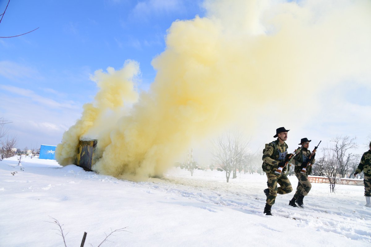 STCBSFKASHMIR's tweet photo. When The Going Gets Tough
The Tough Get Going
#STCBSFKASHMIR #Basictraining in Extreme Cold Weather
@BSF_India
@HMOINDIA
@BSF_Kashmir https://t.co/9GOLLIa2Pp