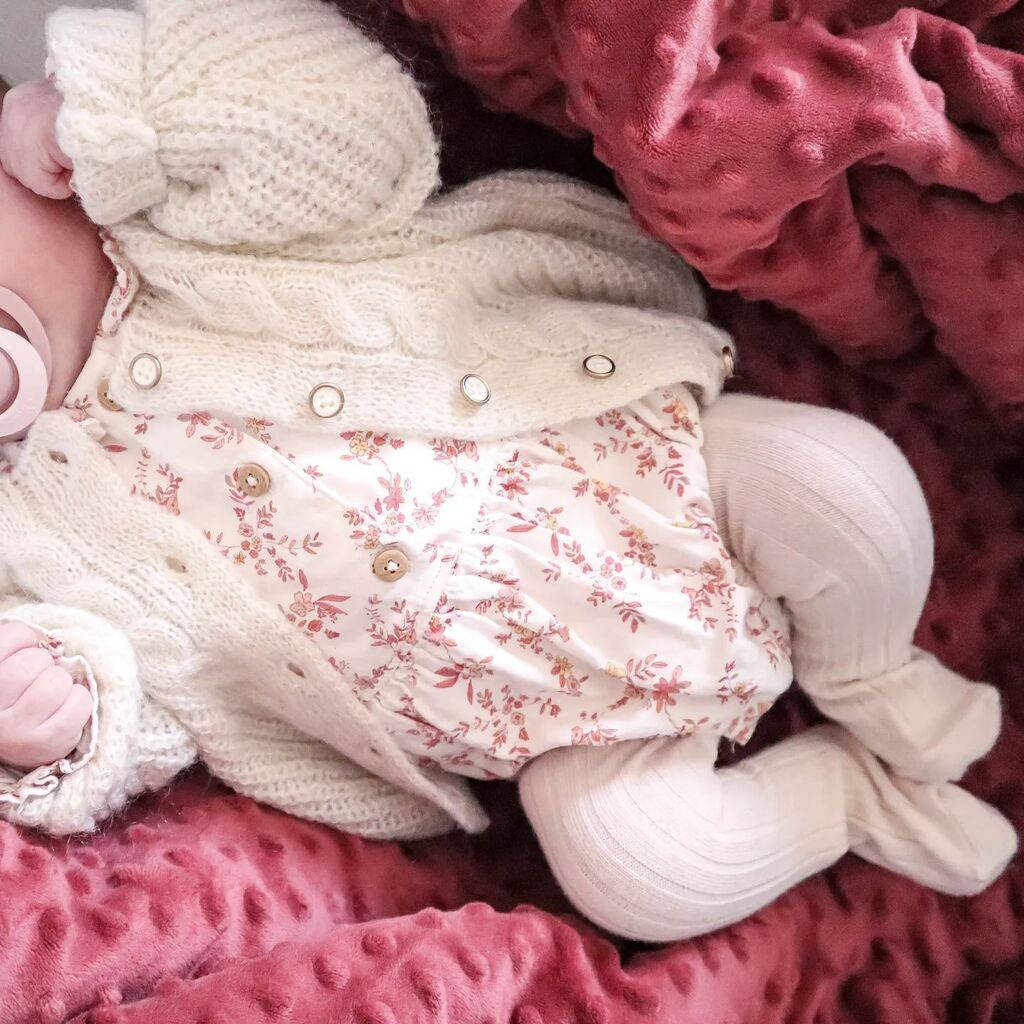 Nous_les_Nanas's tweet photo. Cette petite tenue 😍
Et dire que demain cela fera 2 mois que notre fille nous a rejoint et ça passe beaucoup trop vite à mon goût 😱
Pour autant c'est tellement beau de la voir s'éveiller au quotidien 🥰
#baby #bebe #babygirl #babylook #tapealoeil #tenuedujour #tenuebebe #ba… https://t.co/Pq0WrY83Hl