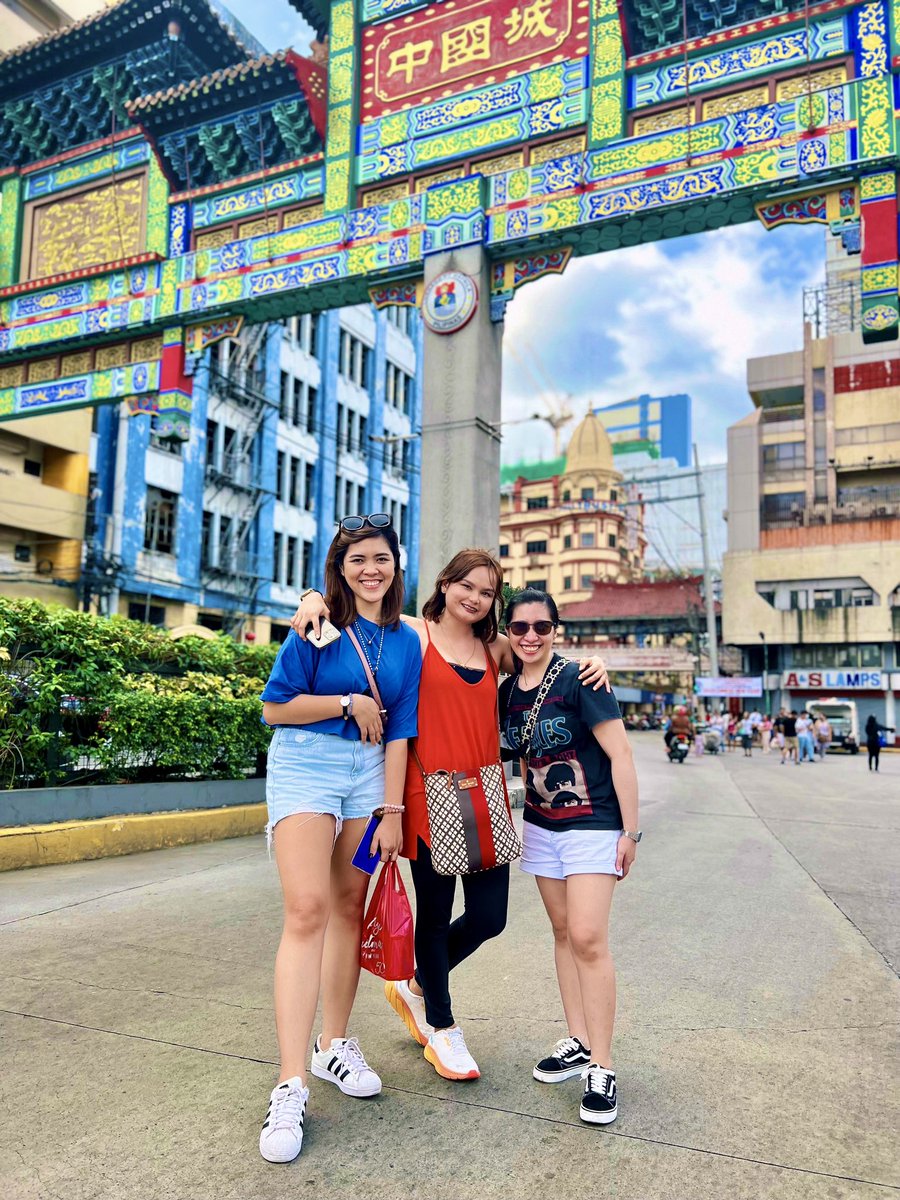 cbtinaza's tweet photo. A whole day of endless walking and qeueing for aunthentic Chinese dish craves with friends! That experience was just too beautiful, “delicious”, and special not to share. ♥️🧧🎊 

#HappyLunarNewYear #CNY2023 #BinondoTradition #FilChi https://t.co/7NyeqlY33J