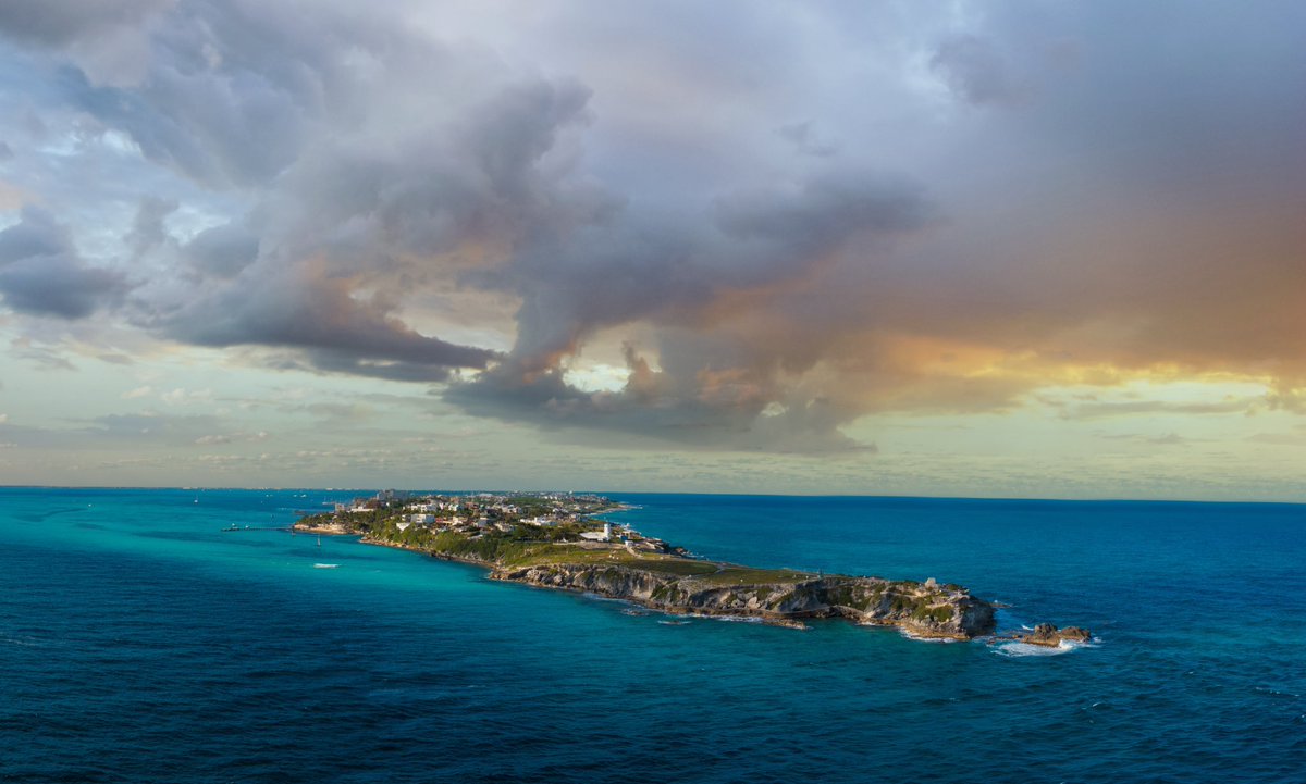 ¡Buenos días desde la majestuosa 𝑰𝒔𝒍𝒂 𝑴𝒖𝒋𝒆𝒓𝒆𝒔 donde amanece para México! 🇲🇽 

#PuntaSur #IslaMujeres