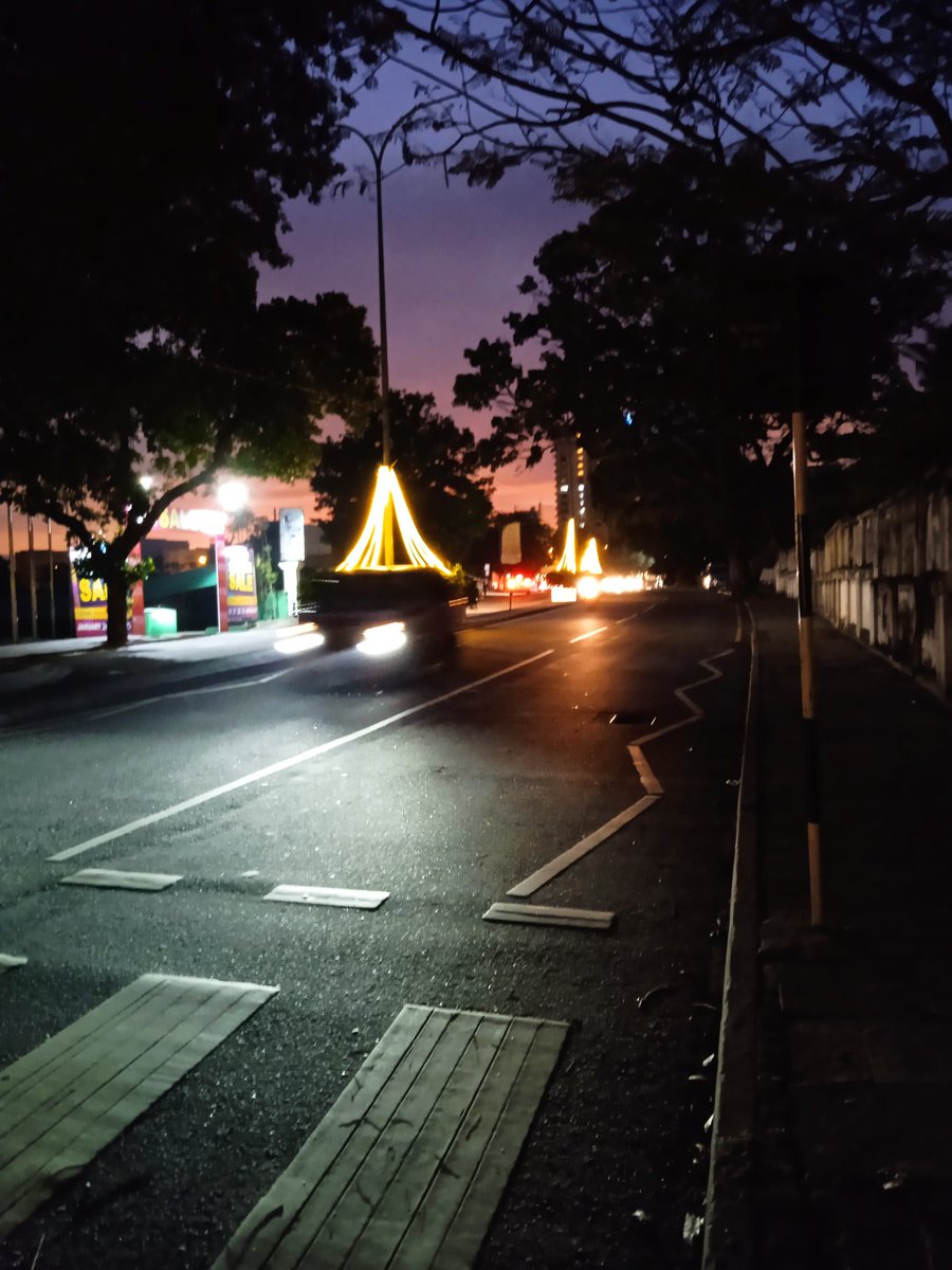 RadhiRanaweera's tweet photo. This is Colombo from Lakehouse towards Lotus tower right now. @RW_UNP &amp; @kanchana_wij can afford these but unable to stop power cuts till ALs are over! Shame https://t.co/WNIUgtmcyh