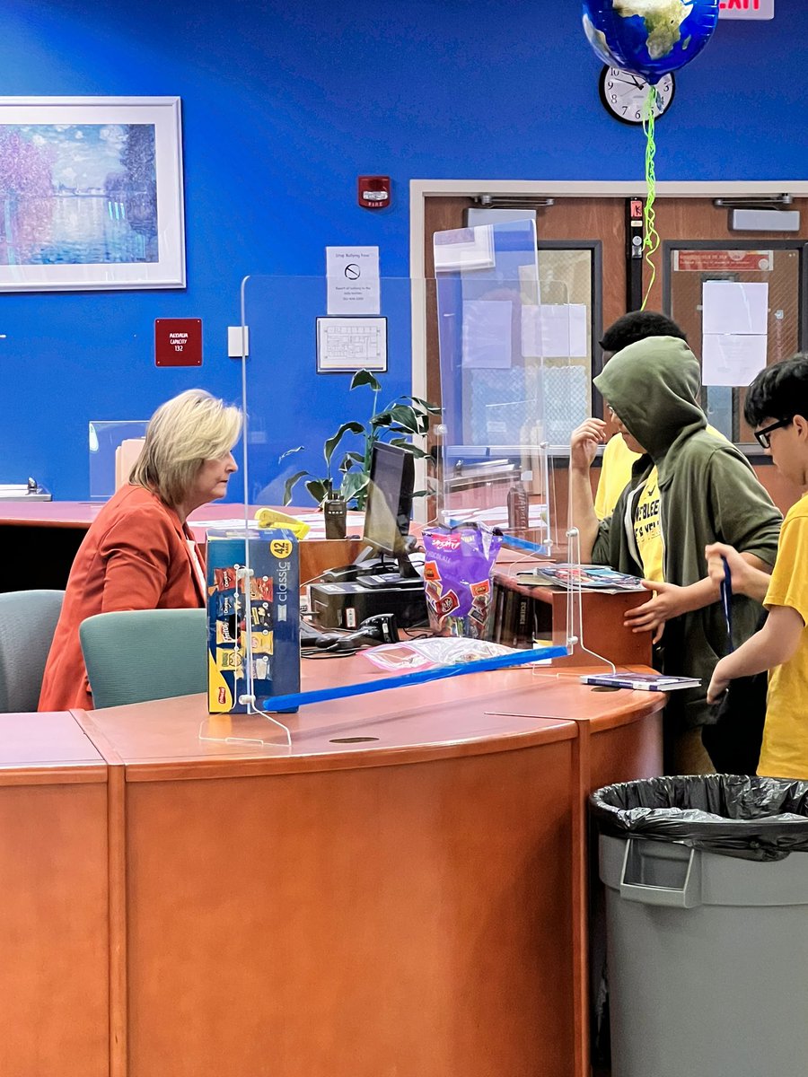 lamar_chrystal's tweet photo. On Day 2 of Literacy Week, Treasure Tuesday, Scholars went on a scavenger hunt to the media center to get more acquainted with the resources available to them. They even checked out some books! @palmspringsms #ReadersAreLeaders #LearningIsFREE https://t.co/fxfN21wTAK