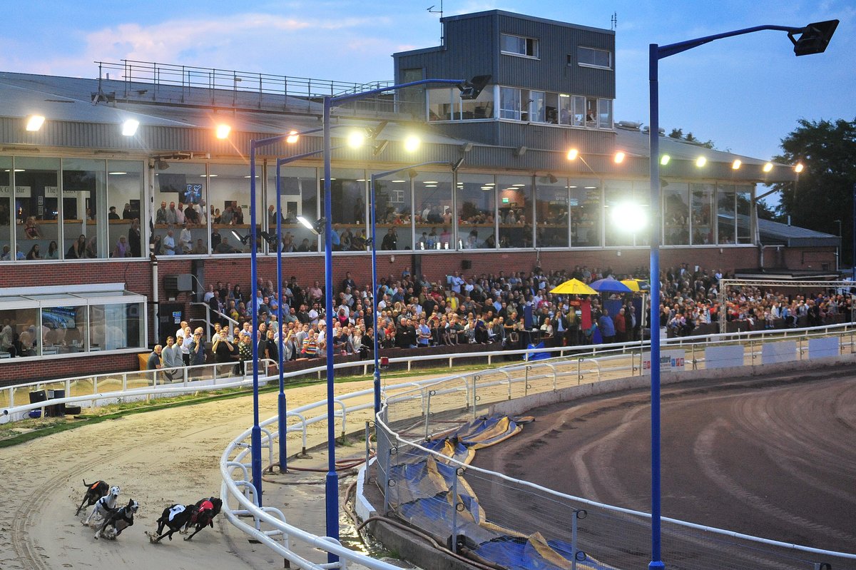 Oxford_Stadium's tweet photo. DOUBLE OR QUITS 😄

An agonising short-head defeat for Space Jet last week 💔

So, we're DOUBLING our giveaway to FOUR Fab5⃣ packages if...

Romeo Atomic 💣 wins the BGBF British Bred Puppy Cup this Friday 🙌

You know the drill, RT this post to enter 👍

#OxfordStadium 🏟️ https://t.co/tVwuV4f66I