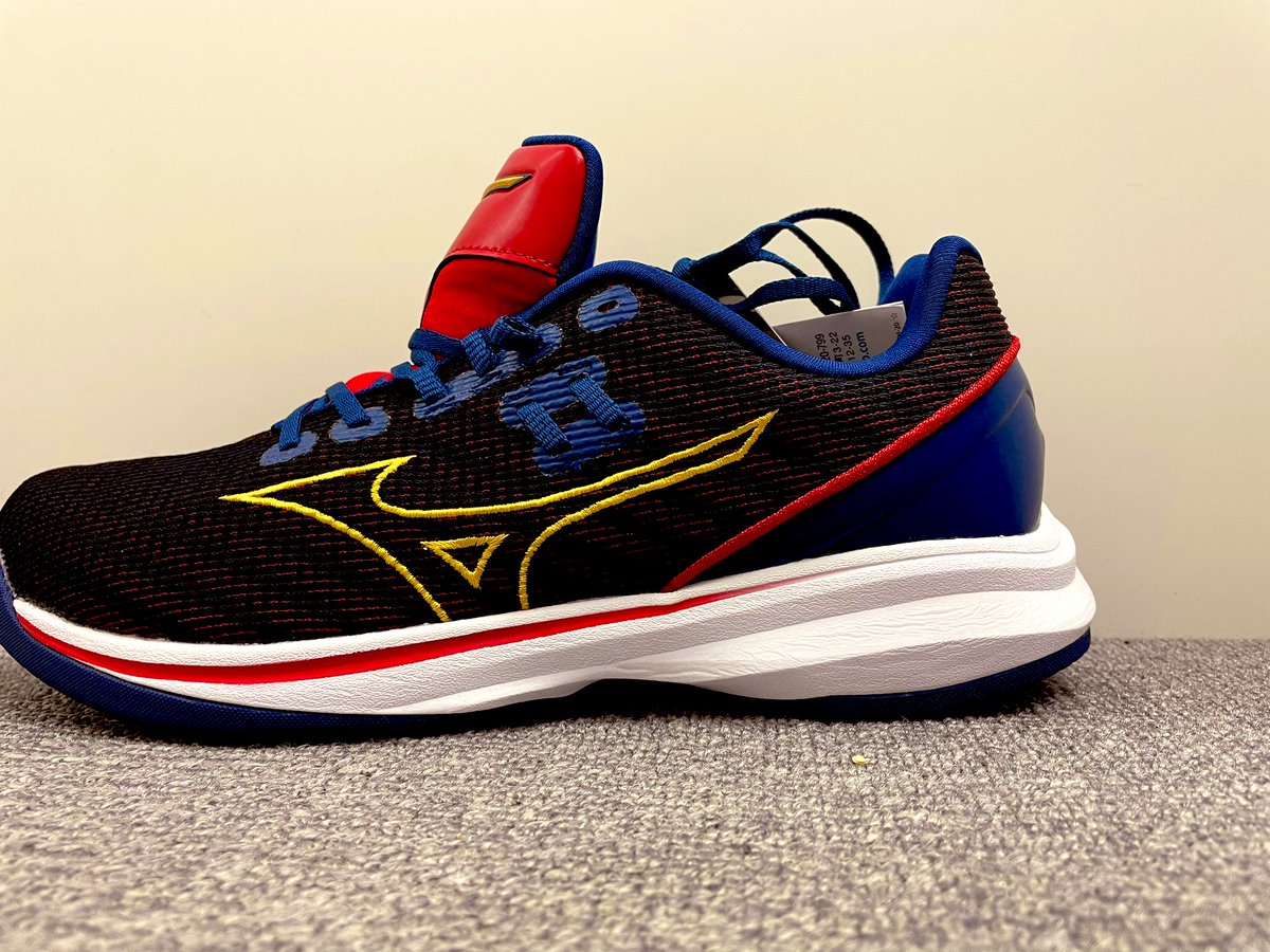 t_chofu_bb's tweet image. 【MIZUNO】
・ウエーブライトレボランプロ
デザインのかっこよさ🤩
軽さ
馴染みやすさ
本当に良いところしか出ないようなシューズです!!👟
スポーツ以外でも活用できます!!
#ときわスポーツ
#調布店
#ミズノ
#野球