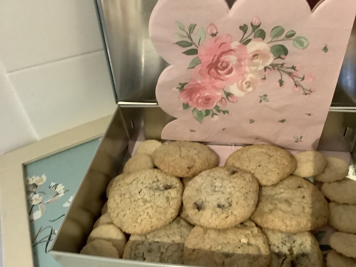 AilieReid's tweet photo. Getting ready to work with the “Giving Voice “ choir tonight in Leeds , I’m researching the benefits of chior singing for those with Parkinson’s and MS. 
P.S. Have treats ready 😁👍👍👍🎶🎶🎶🎶🎶 https://t.co/Nl9BSRFKHg