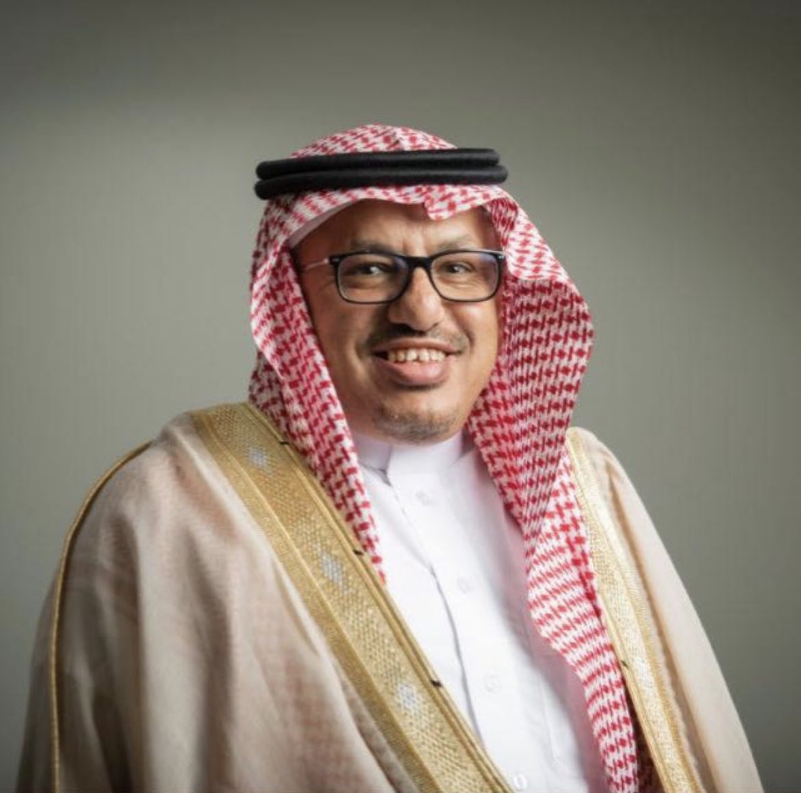 شخصيات أثرت في حياتي: سعادة أ. عبدالعزيز بن محمد الضبيب، رغم أن عمله كان في إدارة تعليم القصيم، إلا أن الاحتكاك به أثناء الملتقيات كان يظهر لي عمق مهنيته الإدارية والعلمية وامتلاكه لروح العطاء في كافة مجالات التربية الخاصة. هو إنسان بكل ما تعنيه الكلمة فجزاه الله عني خير الجزاء💐