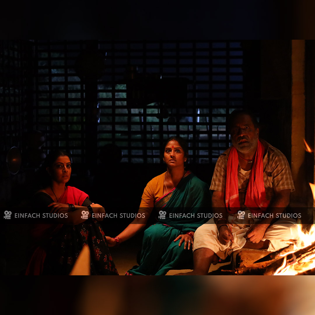 EinfachStudios's tweet photo. Blood. Greed. Jealousy.🧐 Coming soon... Stay Tuned. 

#EinfachStudios #DPictures #KondraalPaavam #DayalPadmanabhan #VaralakshmiSarathKumar #SanthoshPratap #EaswariRao #Charle #SamCS #RaChezhiyan 
#BTS #ShootingInProgress #ShootingPics #shootingstills https://t.co/cV2faIO5R7