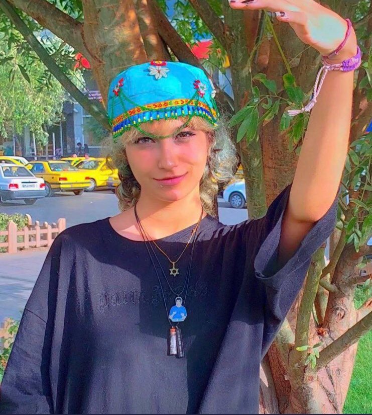 Fr_Bechieau's tweet photo. #ArmitaAbbasi, jeune iranienne de 21 ans, enlevée, violée, torturée par les criminels de l’#IRGC, doit bientôt être jugée, sans avocat. Portons sa voix, défendons-la, exigeons sa libération et condamnons ses bourreaux ! #IRGCterrorists #Iran #IranRevolution2023 @RFI @SaebKarimii https://t.co/DImz4AmkwX