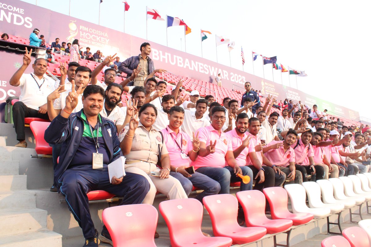 bastikuchala's tweet photo. Today Police Mitras of different Bastis of Bhubaneswar witnessed FIH Odisha Men's Hockey World Cup-2023 at Kalinga Stadium, BBSR under #BastiKuChala initiative of Commissionerate Police Bhubaneswar. https://t.co/VSeTw7W7gi