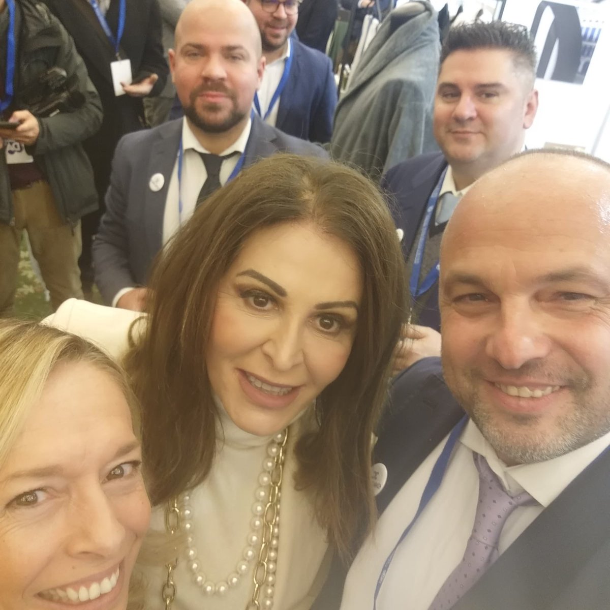 ederchimica1's tweet photo. #ederchimica è presente con il suo stand all’evento #albergatoreday2023 organizzato da @FederalberghiRM presso il Parco dei Principi Grand’ Hotel &amp; SPA

📸 Ospite dell’evento @DSantanche Ministro del Turismo della Repubblica Italiana 🇮🇹 

🙏🏼 Grazie per la foto https://t.co/Dn7NqKZvIM