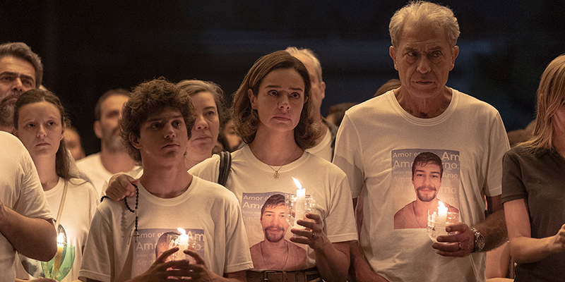 NetflixBrasil's tweet image. Por memória. Por justiça. Que não se repita. Todo Dia a Mesma Noite, minha minissérie sobre o caso da Boate Kiss inspirada no livro de Daniela Arbex, já está disponível.