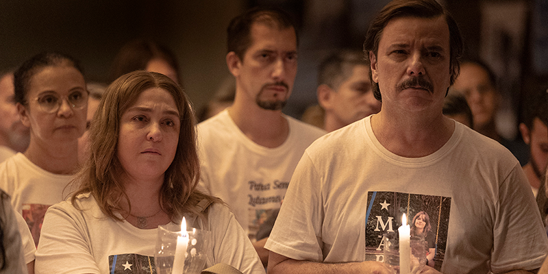 NetflixBrasil's tweet image. Por memória. Por justiça. Que não se repita. Todo Dia a Mesma Noite, minha minissérie sobre o caso da Boate Kiss inspirada no livro de Daniela Arbex, já está disponível.