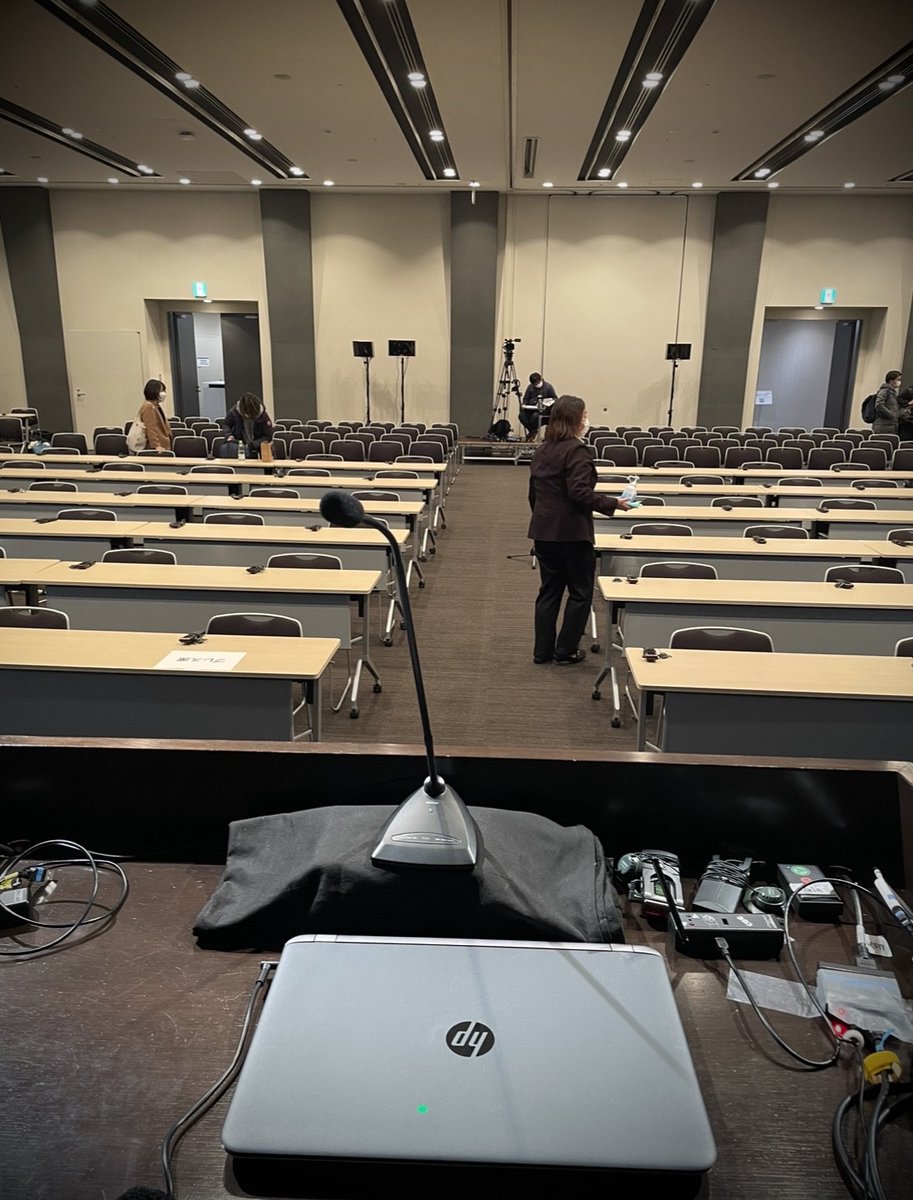 Searchmaton3's tweet image. 会場ではスタッフさんが都度除菌作業されてて安心だったです。
講演後は撮ってOKだったので思い出に撮らせてもらいました。講演者の景色ってこうなってるんだ。

明日も楽しみにしております!
#JSAC2023