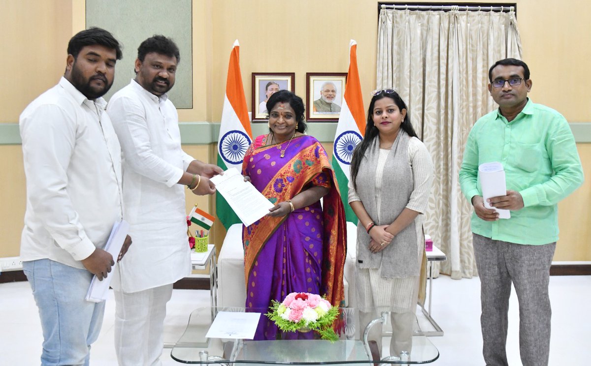 IYCTelangana's tweet photo. Given Memorduem To @DrTamilisaiGuv  Garu Requesting to intervene and direct Telangana State level Police Recruitment Board to implement High Court orders in SI &amp; PC's Recruitment..
@Allavaru @IYC @srinivasiyc @revanth_anumula @Manikrao_INC @NsBoseraju @nadeeminc https://t.co/te4ubDeXk7