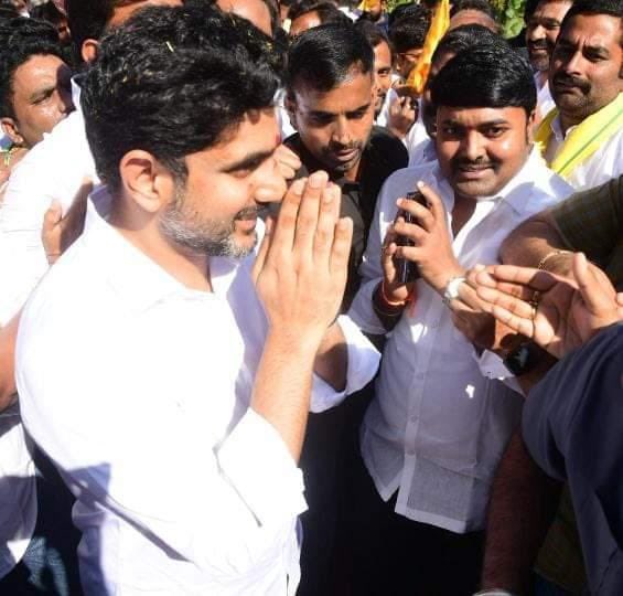 BhashyamPraveen's tweet photo. ఎన్టీఆర్ ఘాట్ వద్ద ఎన్టీఆర్ కి నివాళులు అర్పించిన నారా లోకేష్ గారు.... @naralokesh #YuvaGalamLokesh #BhashyamPraveen https://t.co/RBJM0Zi9Jf