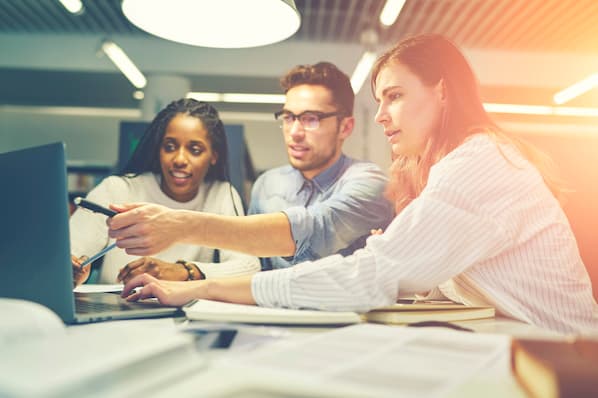 Still working in spreadsheets or maybe you've moved to a CRM but are struggling with a strategy? This week's read from HubSpot, CRM Strategy: Why You Need One And How To Develop It, can help you kickstart your CRM strategy. 

#CRMZenShow #ReadOfTheWeek

blog.hubspot.com/sales/crm-stra…?