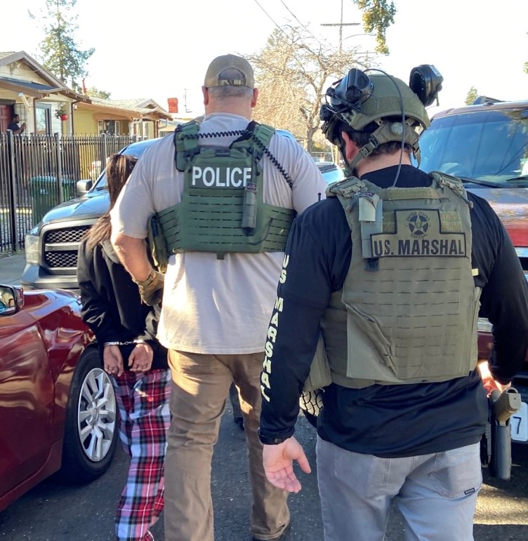 USMS_PSWRFTF's tweet image. On 1/24/23, the #PSWRFTF and @oaklandpoliceca arrested two subjects #wanted for #armed #robberies in the City of #Oakland. One location had 35 dogs in poor condition; both homeowners were subsequently arrested for felony cruelty to animal charges #animalcontrol #rescued #captured