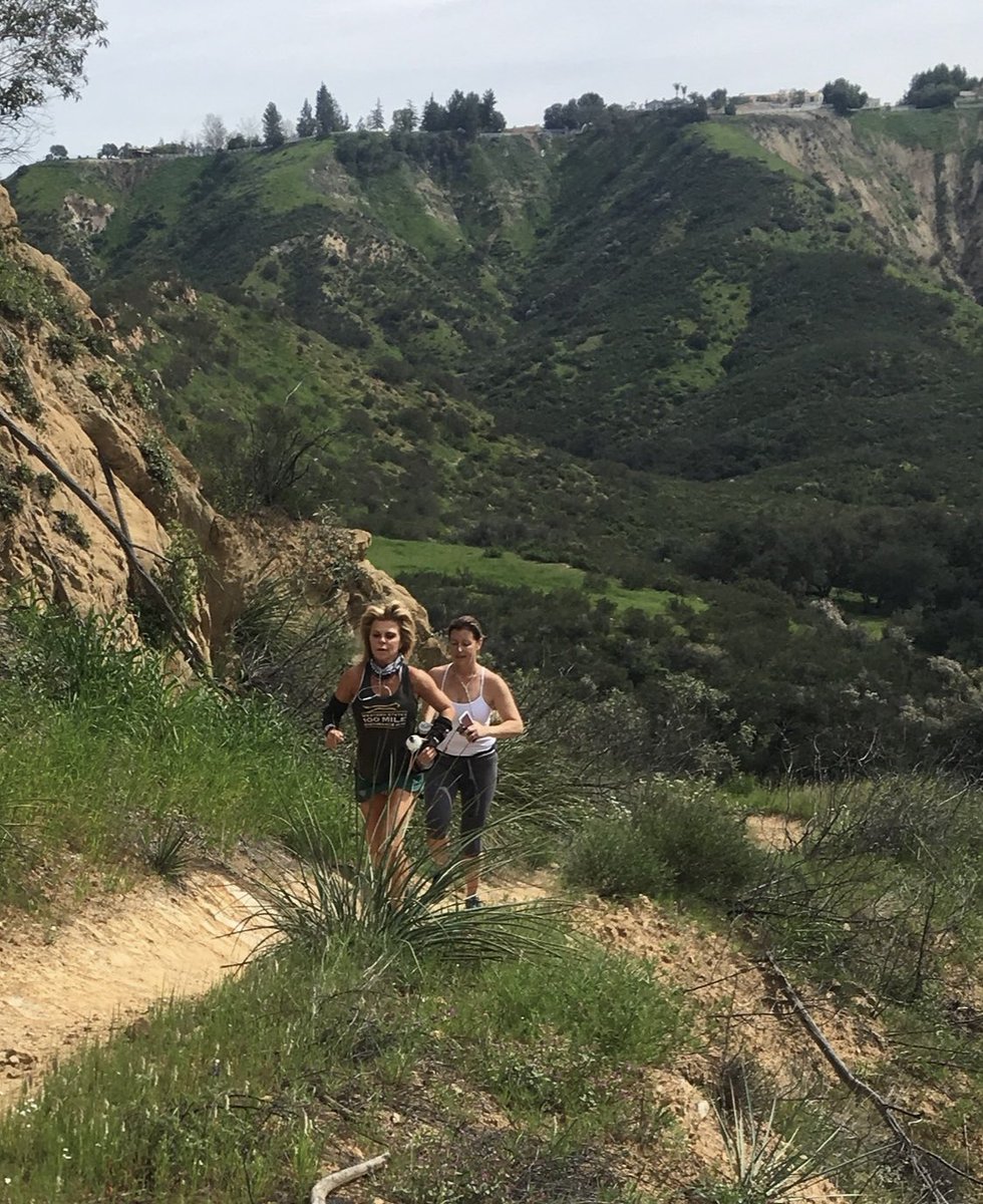 Run100milesMom's tweet photo. @ameliaboone I love where I live! Hidden Hills, California. Right outside my door are the Santa Monica mountains, great runnable hills to run and ride a horse or mountain bike. Ten minutes from Malibu beach and if you need a city fix, downtown is 30 minutes away. https://t.co/iPnGVxNfGm