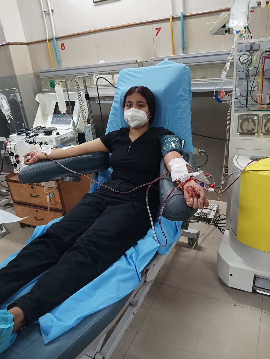 Shraddha__Suman's tweet photo. शाबाश मेरे बच्चे...❤

Proud of you, my love🫡

My daughter @Urvija2004 with blood group B+, donated blood platelets today @aiims_newdelhi to a 4 yrs old child 'Shushant', suffering from 'Blood Cancer'.

She came to know about the child through SAVE LIFE BLOOD TEAM.

#Chainofhelp https://t.co/Kzw2fpFNLV