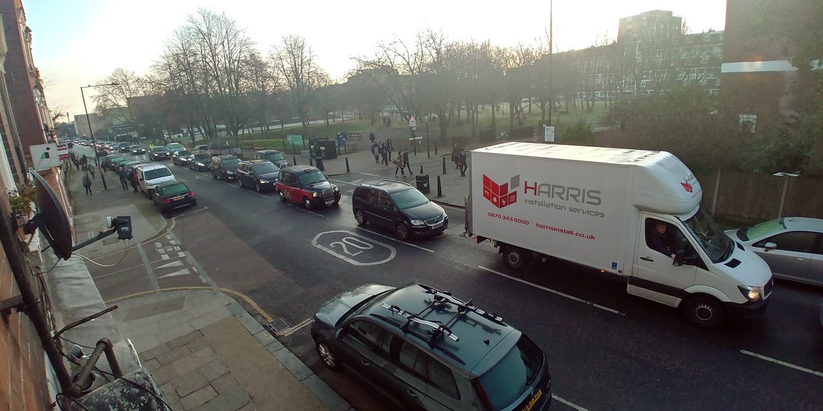 SaveBGstreets's tweet photo. There are 14 sets of traffic lights on Hackney Road, an A road.

There are 0 traffic lights on Old Bethnal Green Road, a minor road.

Which road are cars going to prefer to drive on @LutfurRahmanTH ? https://t.co/jPktWJCqVC