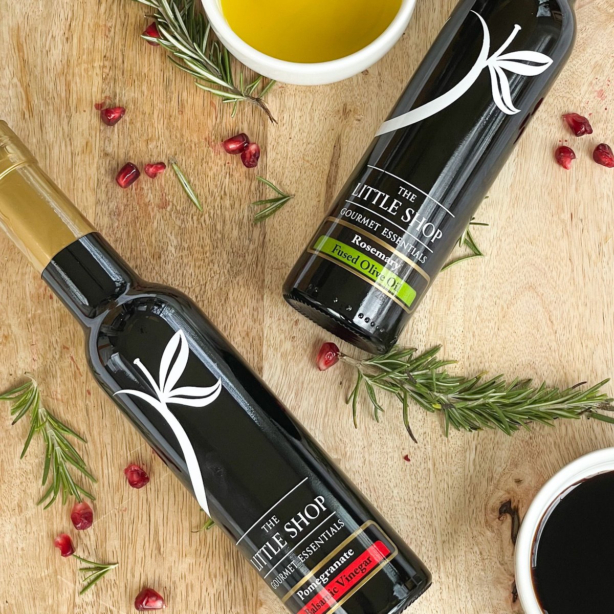 🛒 SALE 20% OFF!  Check out this month's pairing of Rosemary EVOO and Pomegranate Balsamic.  The combination is amazing on salads, roasted veggies and so much more!  

Sale ends soon! SHOP ONLINE 🛒 shopevoo.com/collections/pa…

#SaleAlert #MonthlySpecial #ChefApproved ##oliveuscook