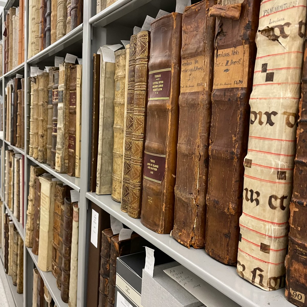 hlslib's tweet photo. To celebrate #LibraryShelfieDay, here are some of the library's incunabula: books printed before 1501 CE. Some are in their original bindings, but many have been rebound over the years. Visit your favorite library and share your own Library Shelfies today! #HlslSpecialCollections https://t.co/yT7qRK3Uke