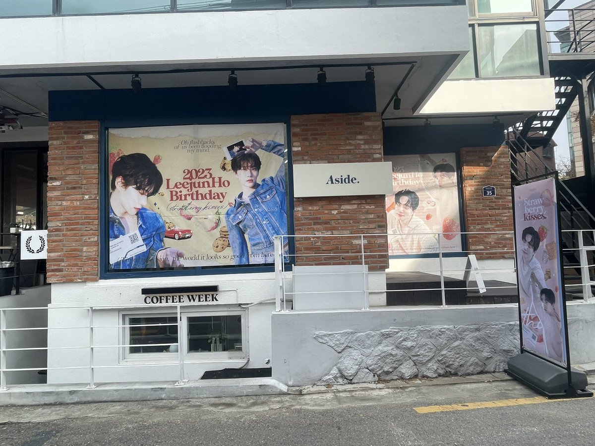 n2pmcyl's tweet photo. 준호 생카💛in 카페어싸이드
#준호로_물든_모든_순간 https://t.co/eIt8uAqtsf