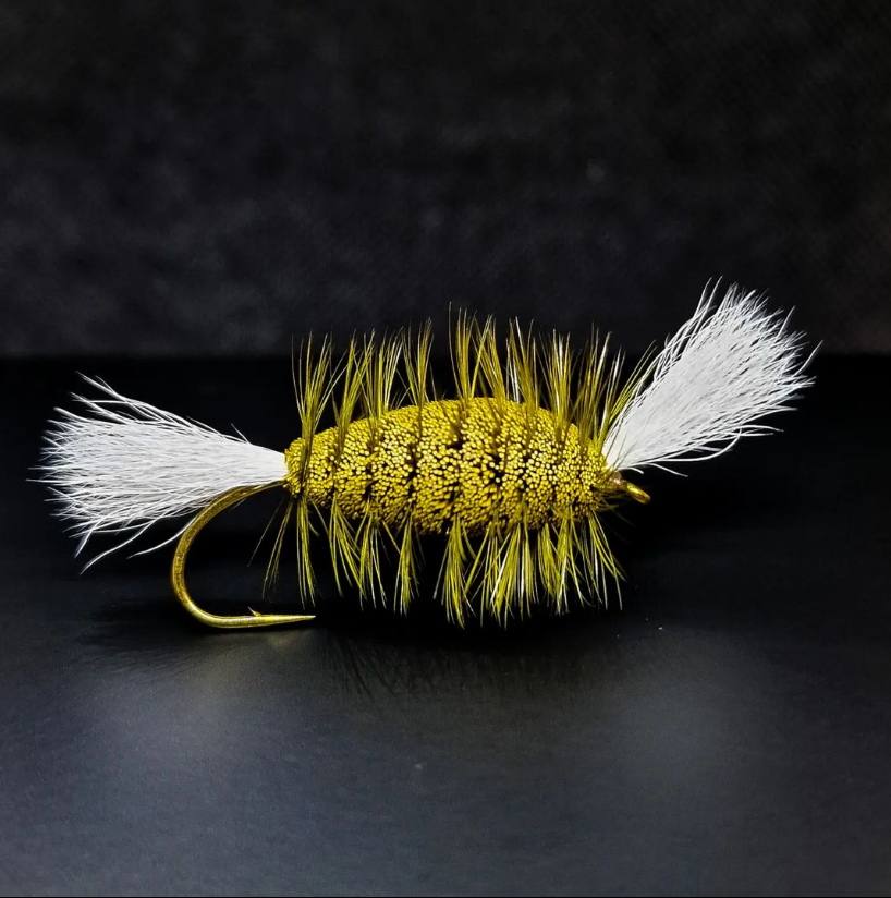 Nice looking bomber 
@rjsalmonflies
Olive Bomber 🛜
.
.
.
.
.
#salmonflies #salmonfly #lakseflue #laksefluer #atlanticsalmonflies #atlanticsalmonfly #laxfluga #laxflugor #fluebindingnorge #salmonfishing #flytyingjunkie #veniard #fluebinder #richardwheatley