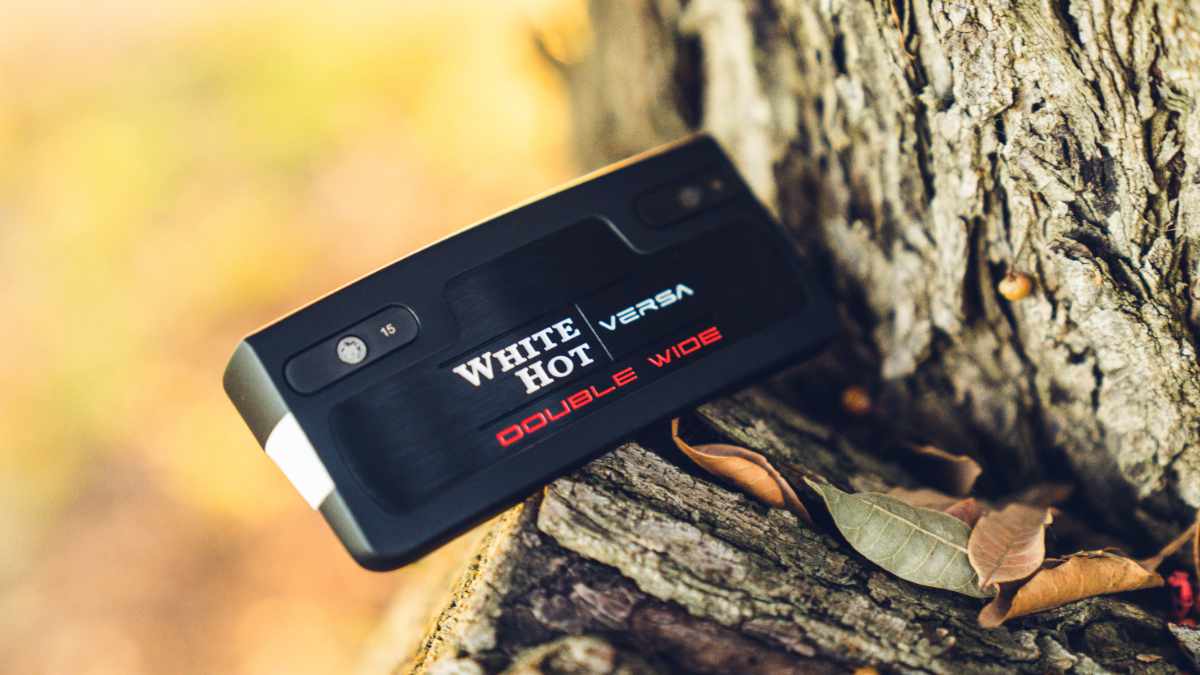 Now alignment is as simple as black and white – the brand-new #Odyssey Versa putters are coming soon to #RuncornProShop ⚫ ⚪