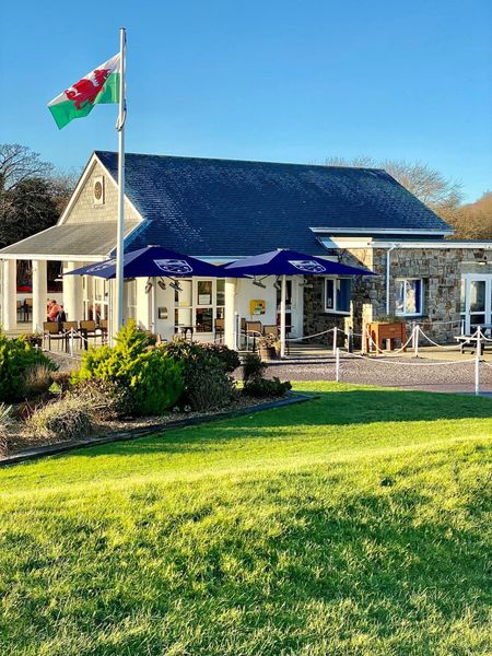 abersochgolf's tweet photo. Abersoch Golf Membership 
18 Hole Course ⛳️
Playable 365 days a year 📆
Bar and Patio 🍻
Fully stocked pro shop and Lessons 🛍🏌️‍♀️
Pro Golf Simulator🏌️
Low membership fee - 20% Bar Discount 💷 
Winner of Welsh golf course of the year 2018 by Your Golfer magazine 🏆 https://t.co/turMrwiTh0