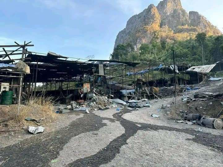 TTFR__Myanmar's tweet photo. Military armed forces bombarded over metal mining area in KNU controlled area, Bayarthonesu tsp, Karen state this morning.  #2023Jan25Coup #LegalizationOfNUG #WhatsHappeningInMyanmar https://t.co/1cVRTONWyK