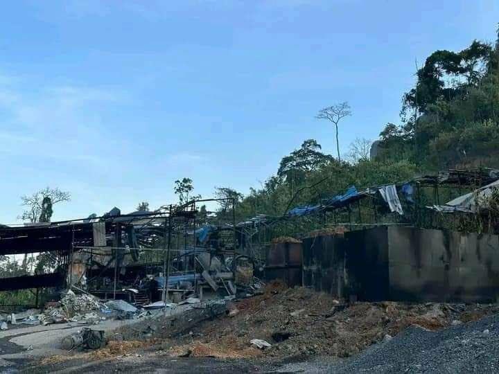 TTFR__Myanmar's tweet photo. Military armed forces bombarded over metal mining area in KNU controlled area, Bayarthonesu tsp, Karen state this morning.  #2023Jan25Coup #LegalizationOfNUG #WhatsHappeningInMyanmar https://t.co/1cVRTONWyK