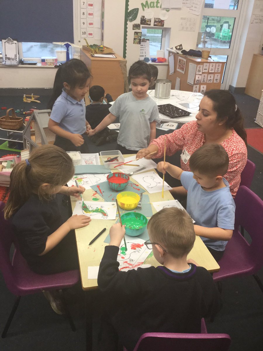 AHMrsMoore's tweet image. We have been exploring different painting techniques for Chinese New Year. Have you tried painting with forks, chop sticks and cotton buds? 🍴🍜#expressiveartsanddesign @AcreHall