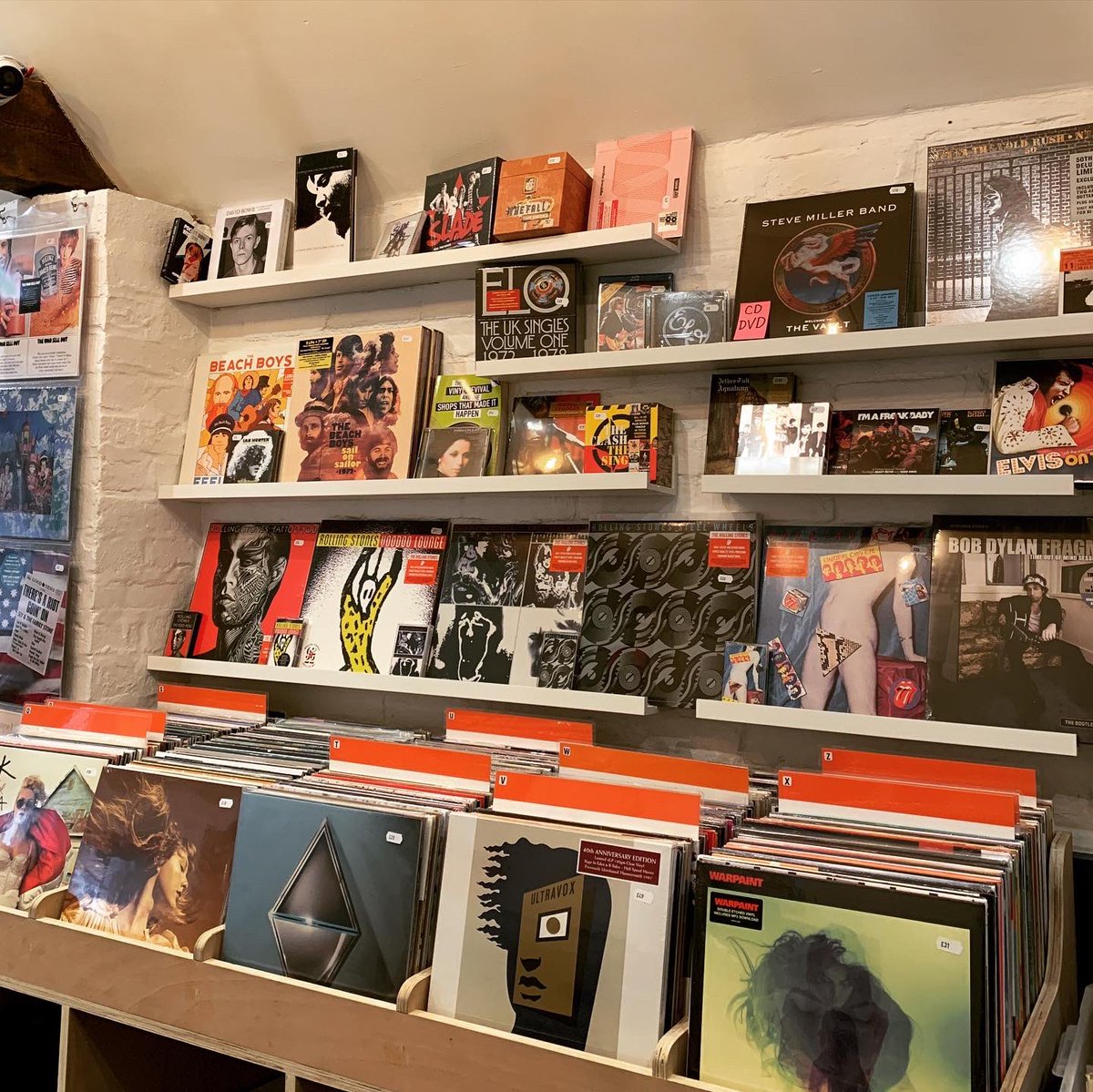 stylusrecordsuk's tweet photo. We now have another 6 bays 🕺🏼That’s enough room for an additional 450 records - music to my ears, literally. 🔊 We’re open until 5pm today - come and browse! https://t.co/KmFZhvaT5x