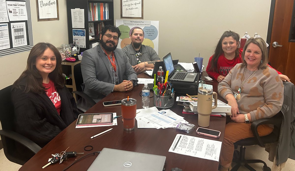 R3ESC's tweet photo. Victoria East High School's English I PLC, supported by the R3 Texas Lesson Study Team, makes data-driven decisions. They are using the ACE (Answer, Cite, Explain) Strategy to prepare students for STAAR 2.0 Short Constructed Responses.  #OneAIMExcellence #TXLS @VictoriaISD https://t.co/rjtqfHWQ9t