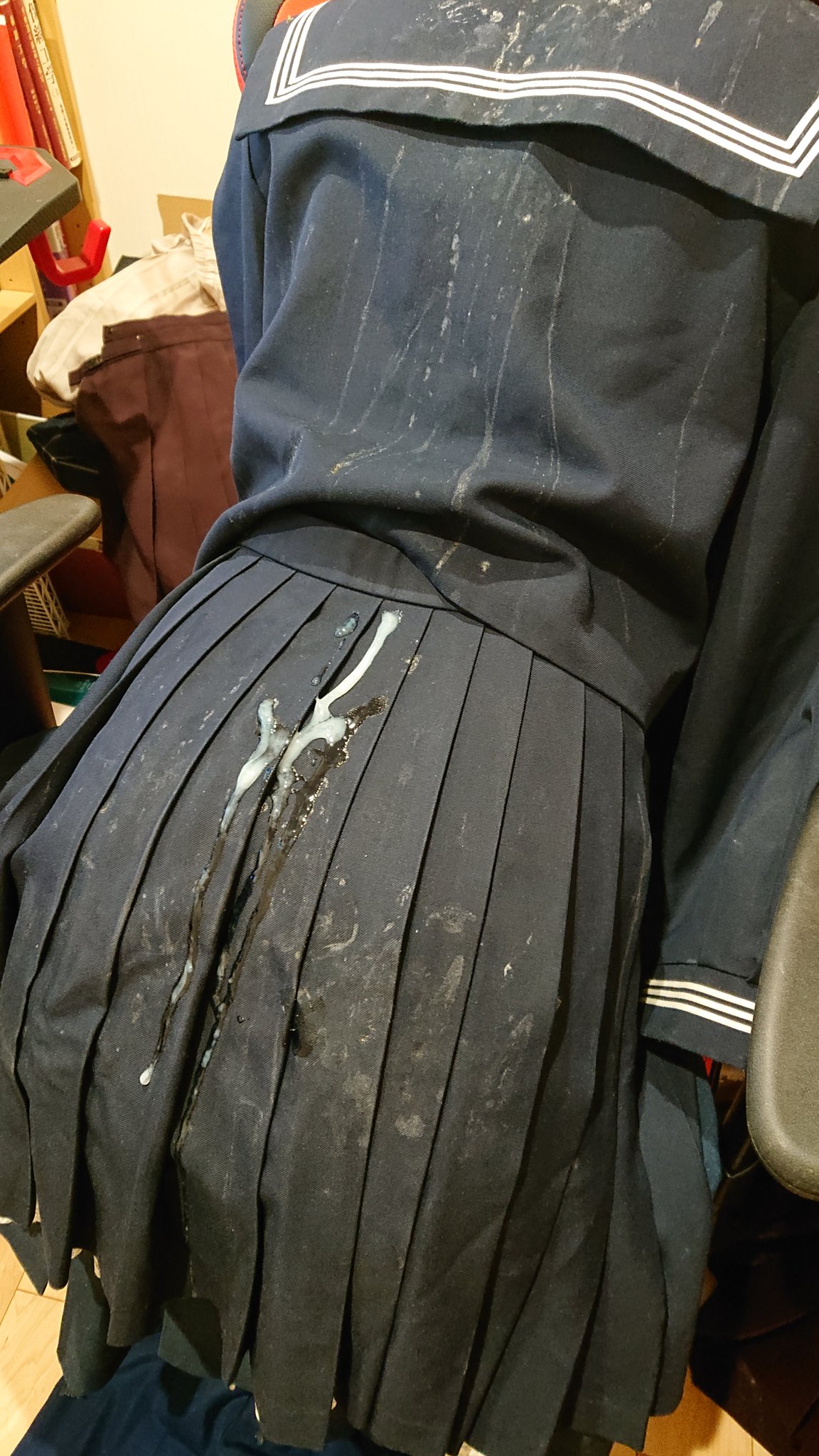 制服　お尻突き出し 