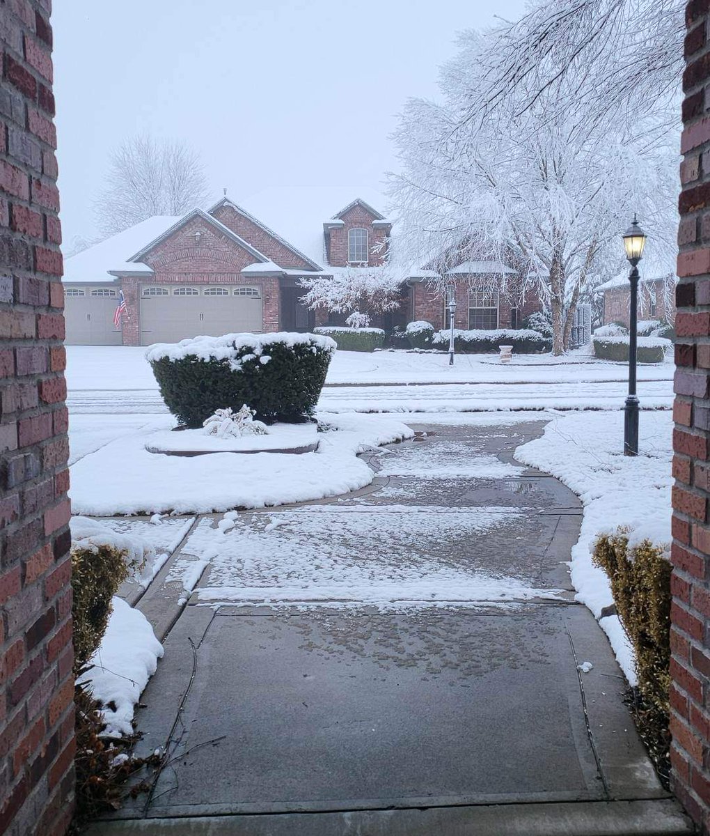 libramom1954's tweet photo. First snow 2023 ❄️🌨 https://t.co/z2ceQLFXgB