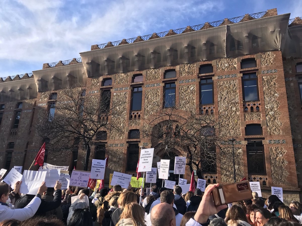 Primaria, hospitalaria, todas las categorías profesionales, por una #SanidadPública digna.
Por: 
▪️las personas que atendemos
▪️somos trabajadores cualificados y no esclavos
▪️no vale el “todo por vocación”  
▪️se ha olvidado todo los que hicimos en la #pandemia 
#VagaMC2023