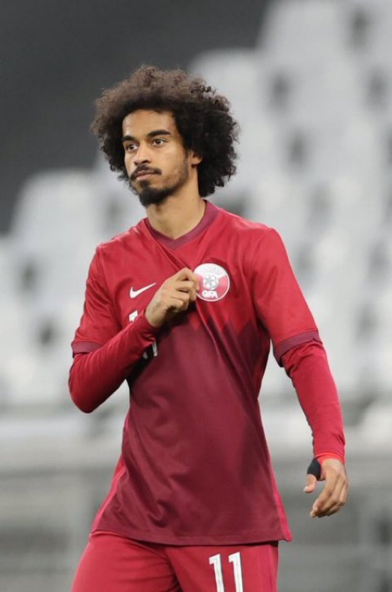 امس قلتها وارجع اقولها يلعب يمين ويسار واللاعب كويس ومو سيء وافضل من ماشا وتوقعي راح يبدع وبيكون فارق ف المباريات الجاية لو تمت