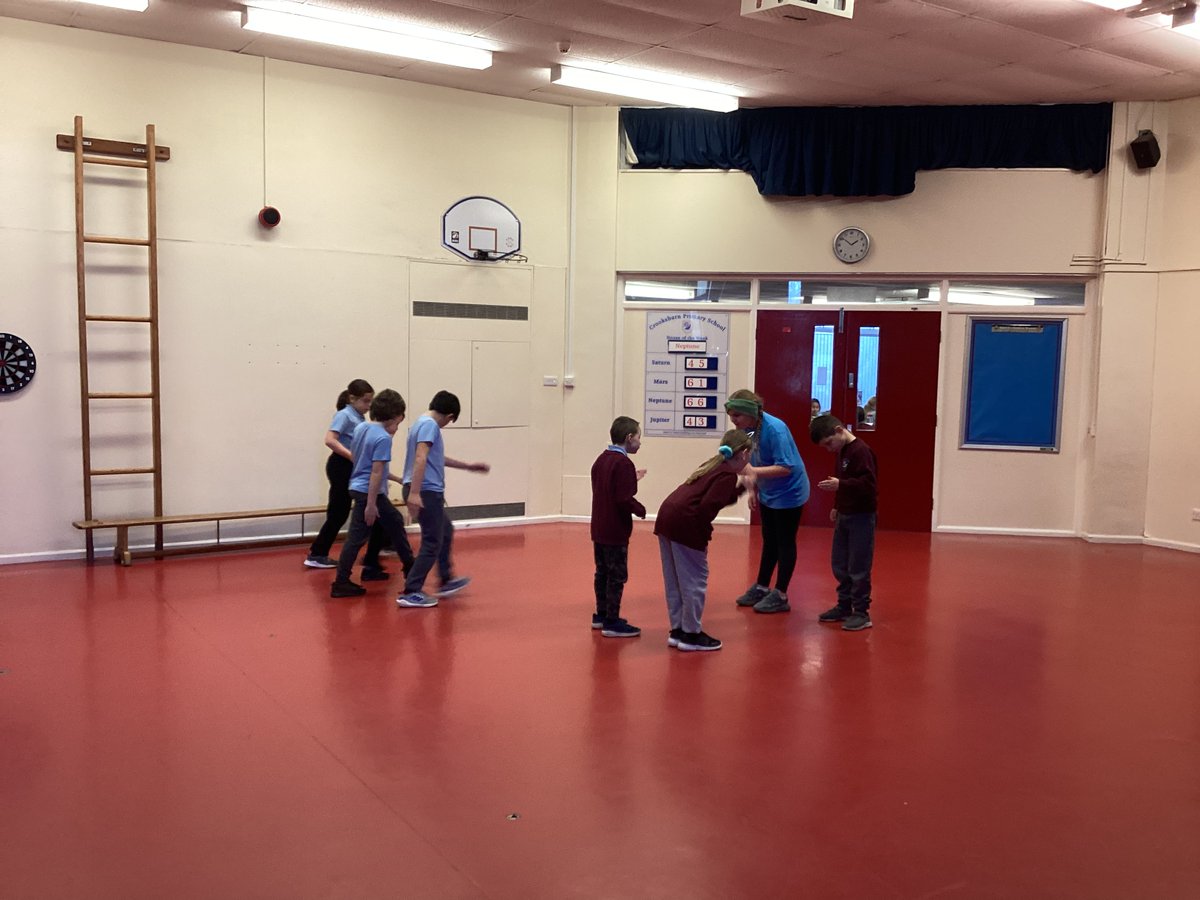 CrooksbarnPri's tweet photo. 3/4LC have cooperated brilliantly in PE to dance in unison today! #rogerrobin @AdAstraTrust https://t.co/Fu0prmkD3F