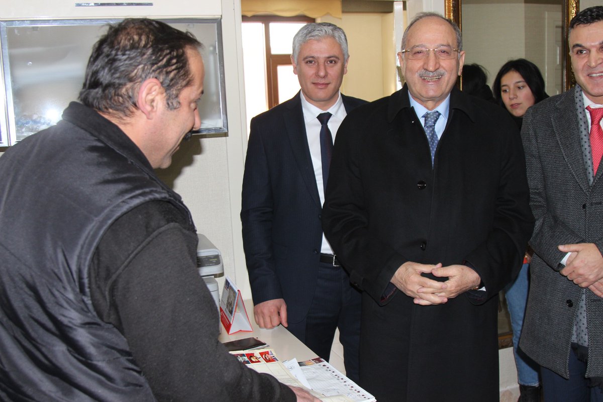 DevaVanKurdi's tweet photo. Sekreterê me yê Giştî Birêz Medeni Yılmaz, Alîkarên Sekreterê Giştî, Serokê Parêzgeha me Erdinç Peker û rêveberiya me, serdana Odeya Tabîban a Wan-Colemêrg'ê kirin.

@vanhakkaritabip 
@medeniylmz 
@erdincpeker1 https://t.co/iTEiQlY3eA