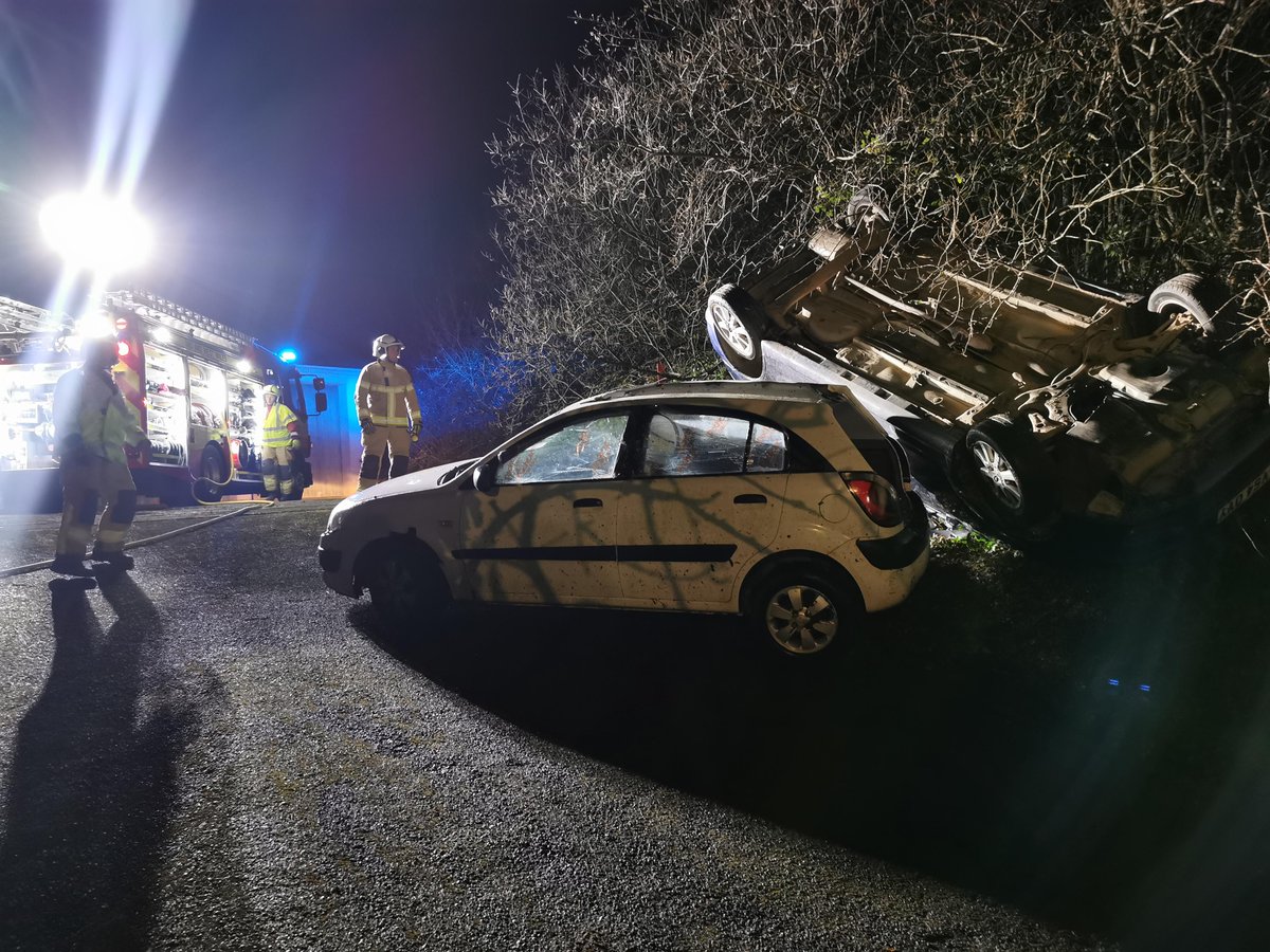 Ar nos Lun (23ain) bu criwiau Aberaeron, Llanbedr Pont Steffan a Chei Newydd yn cynnal sesiwn hyfforddi gan ffugio gwrthdrawiad yn cynnwys pedwar cerbyd.

Roedd y sesiwn yn hynod fuddiol i’r criwiau gan ei fod yn rhoi’r cyfle i gael hyfforddiant ymarferol #GorauGweithioCydweithio