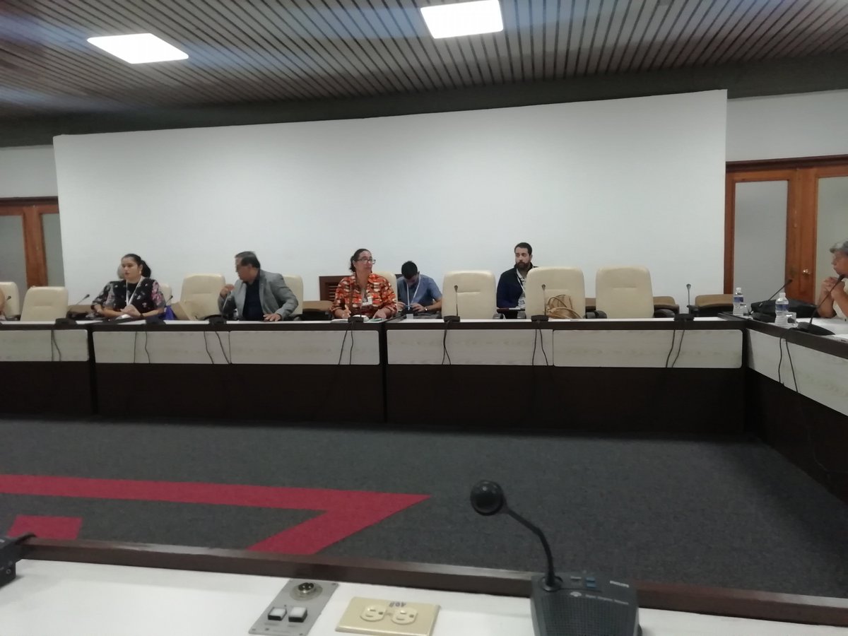 La ciencia contribuye a la solución de los problemas que enfrenta la sociedad. Aquí desde la sala 1️⃣0️⃣, Conferencia Magistral impartida por el Presidente de la Academia de Ciencias de #Cuba, en el foro de civilizaciones. 

#DesdeSuAltura #MartiVive #DefendiendoCuba🇨🇺💪❤️