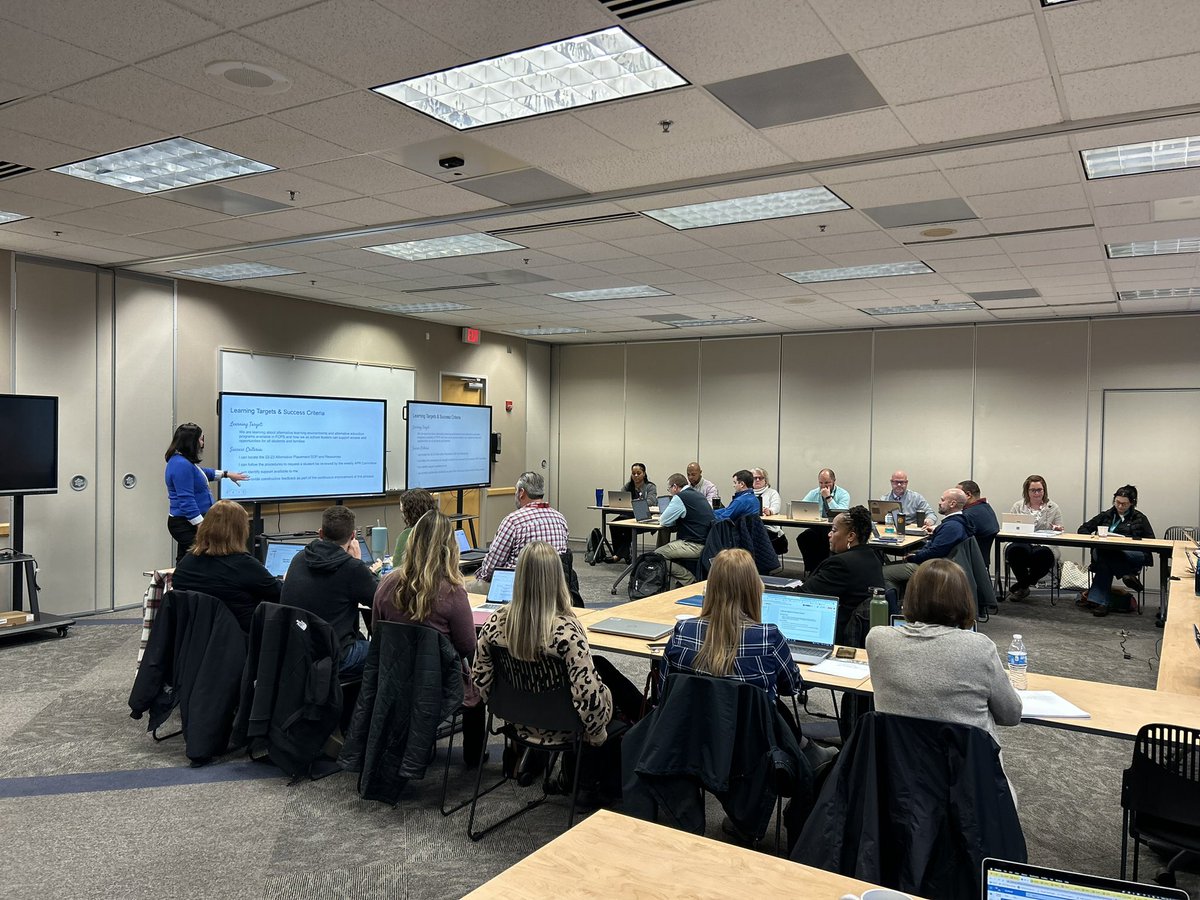 chief_officers's tweet image. Professional Learning for Secondary Level Assistant Principals today on #alternativeeducation #alternativelearning #alternativeprograms available @FCPSKY    Thanks to Mr. Salyers &amp;amp; Dr. Leachman for leading our session! #FCPSKY @BBradfordFCPS @Tracybruno1974